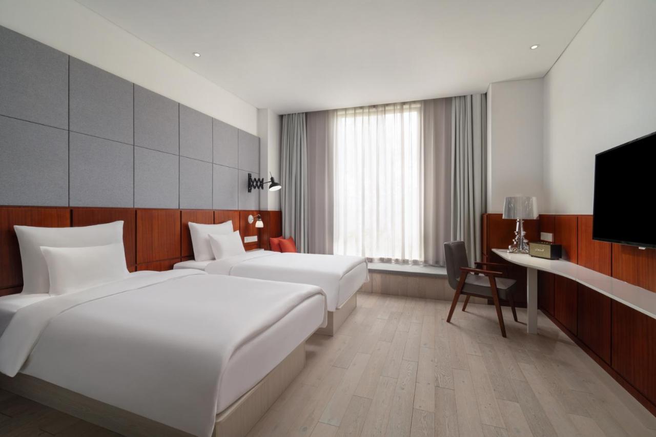 Novotel Hongqiao Exhibition Hotel 4*